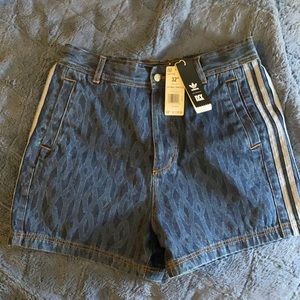 Unisex, never worn, don’t like the way they look on me.